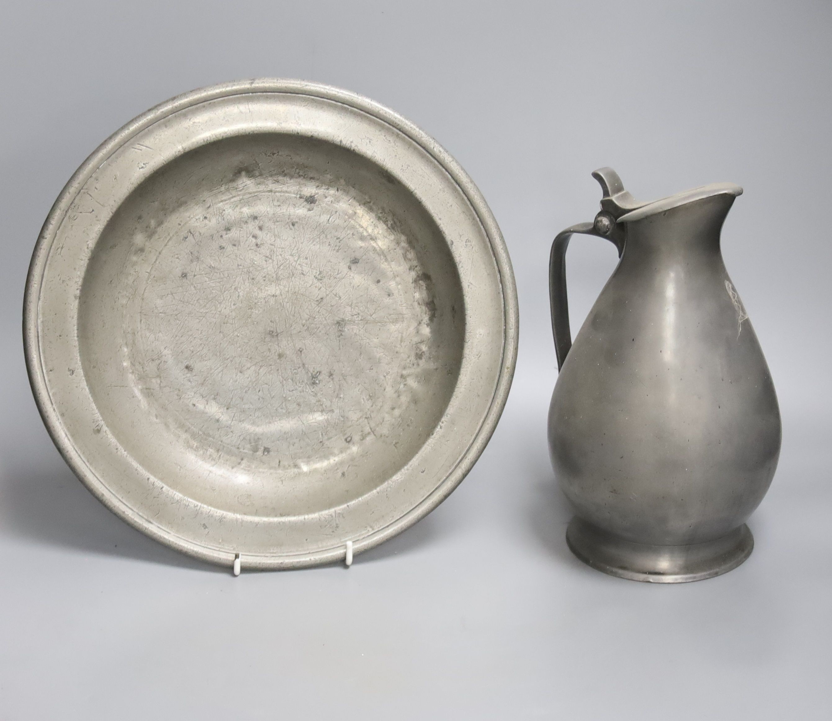 A pewter bowl with touchmark for Robert Baldwin, Wigan (circa 1690-1726) and a French pewter flagon of baluster form, 30cm
